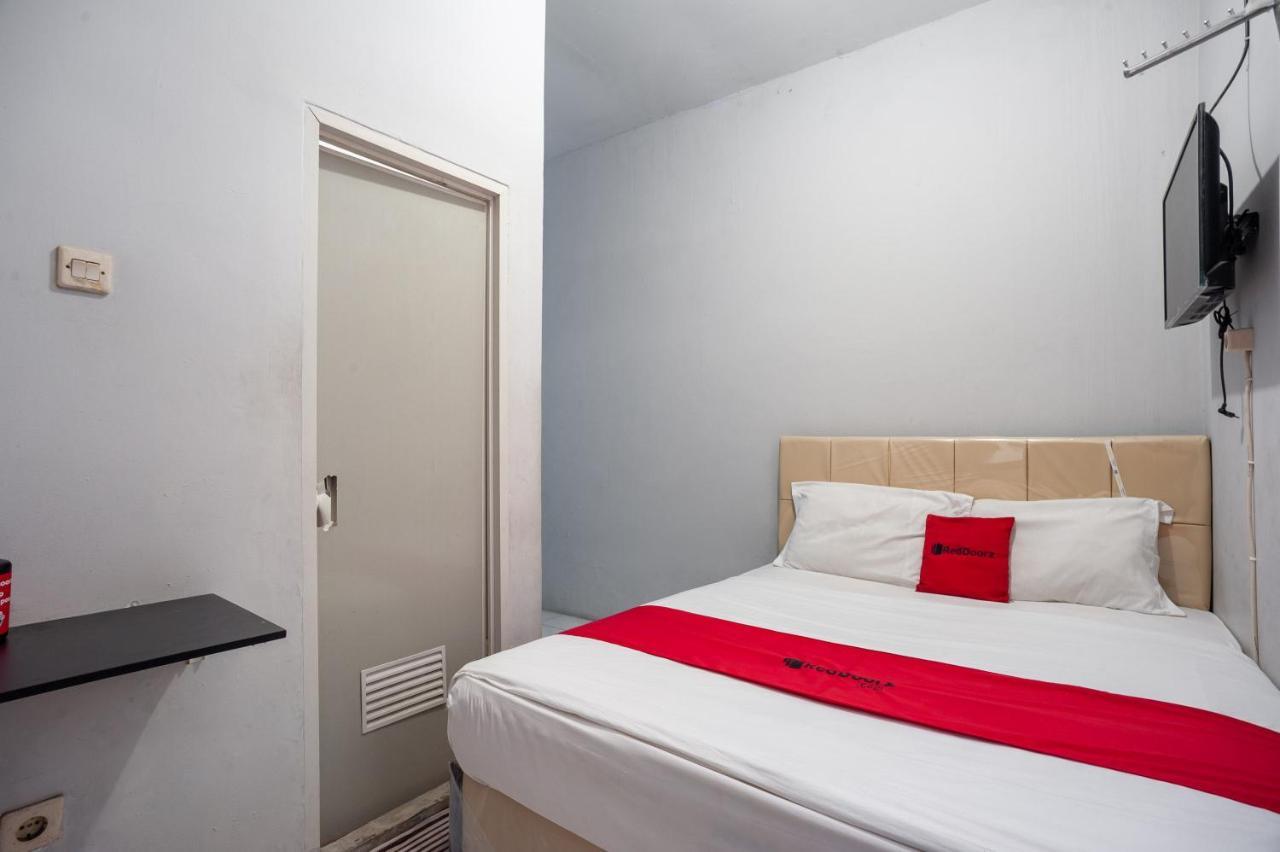 Reddoorz Near Margonda Raya Hotel Depok Exterior foto