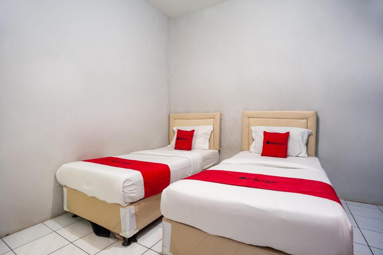 Reddoorz Near Margonda Raya Hotel Depok Exterior foto