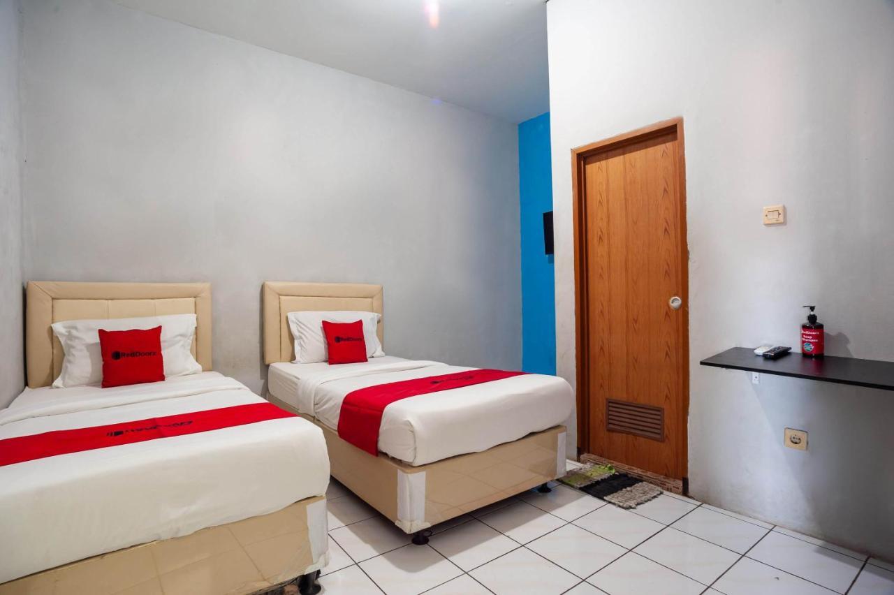 Reddoorz Near Margonda Raya Hotel Depok Exterior foto