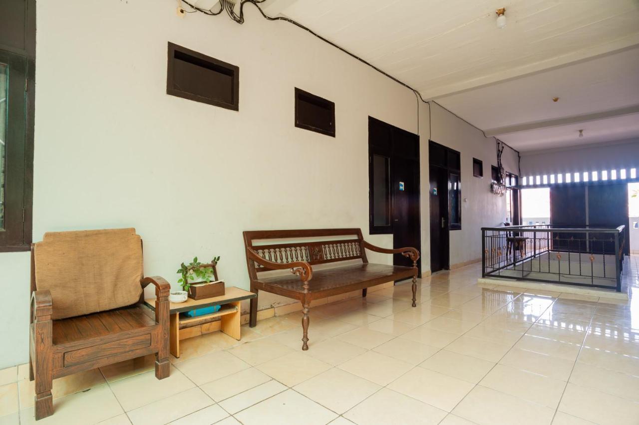 Reddoorz Near Margonda Raya Hotel Depok Exterior foto