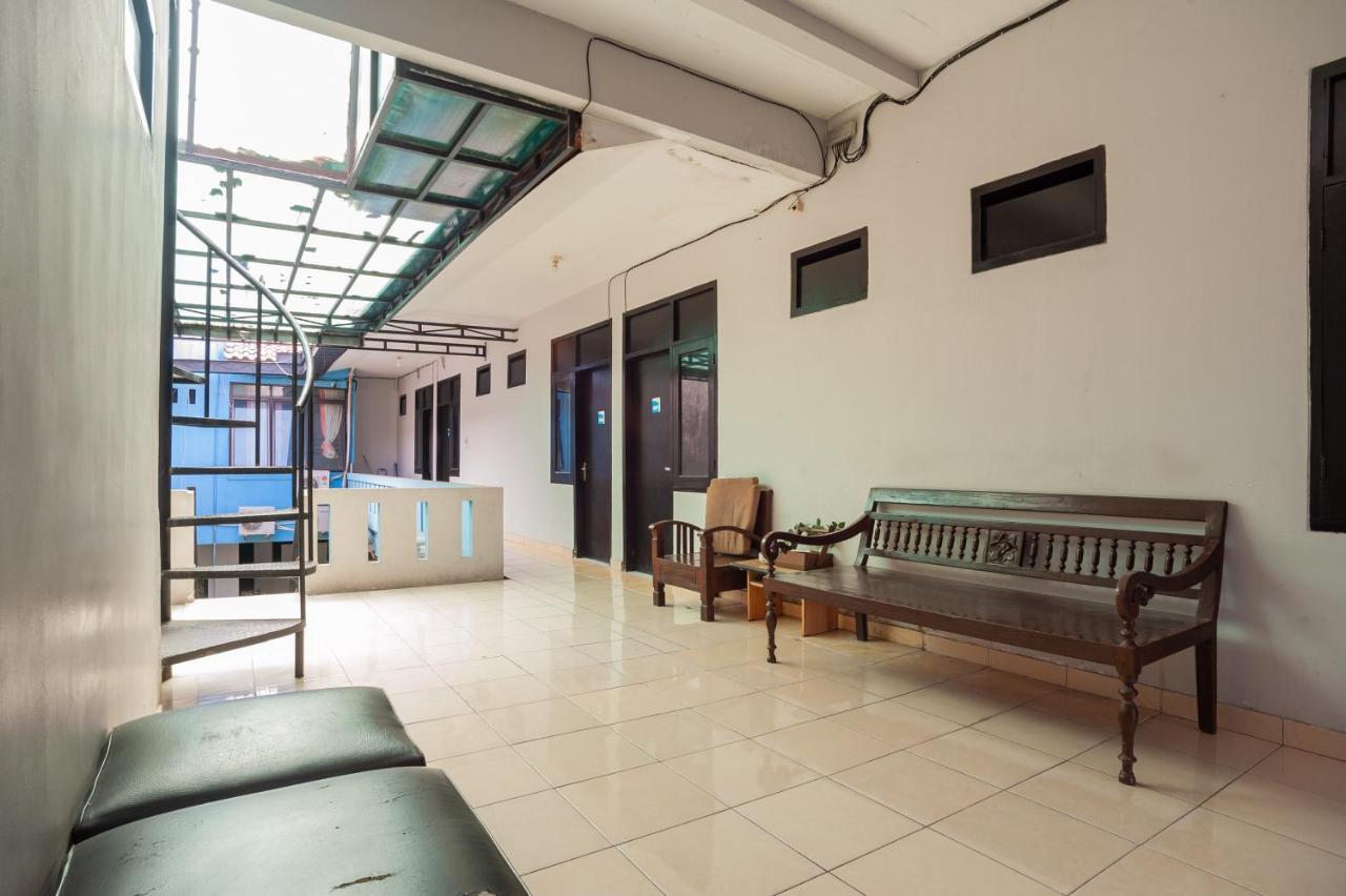 Reddoorz Near Margonda Raya Hotel Depok Exterior foto
